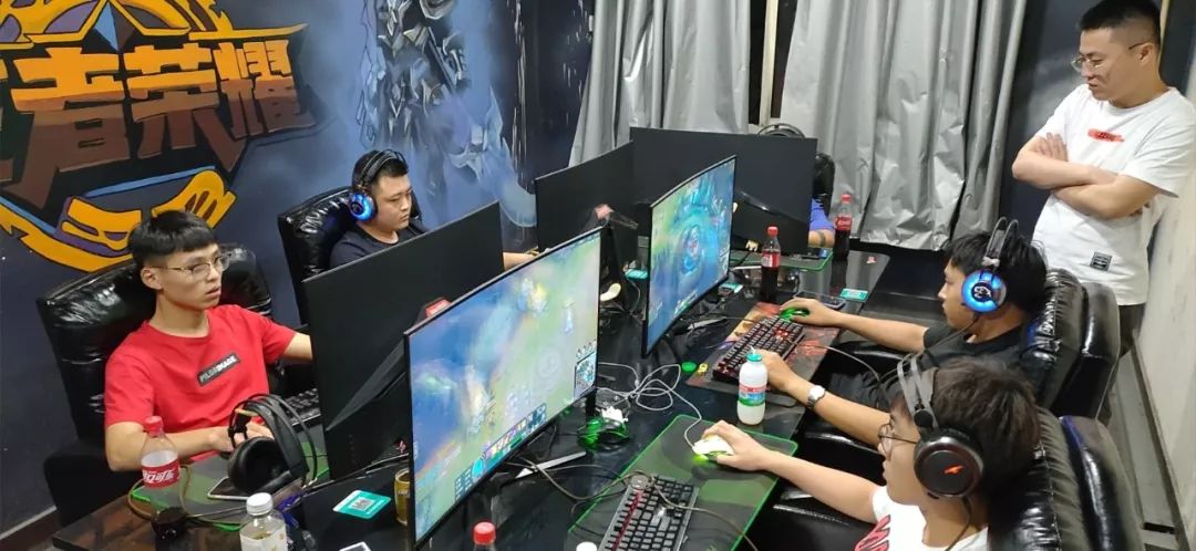 业冰面与灯 业冰面与灯